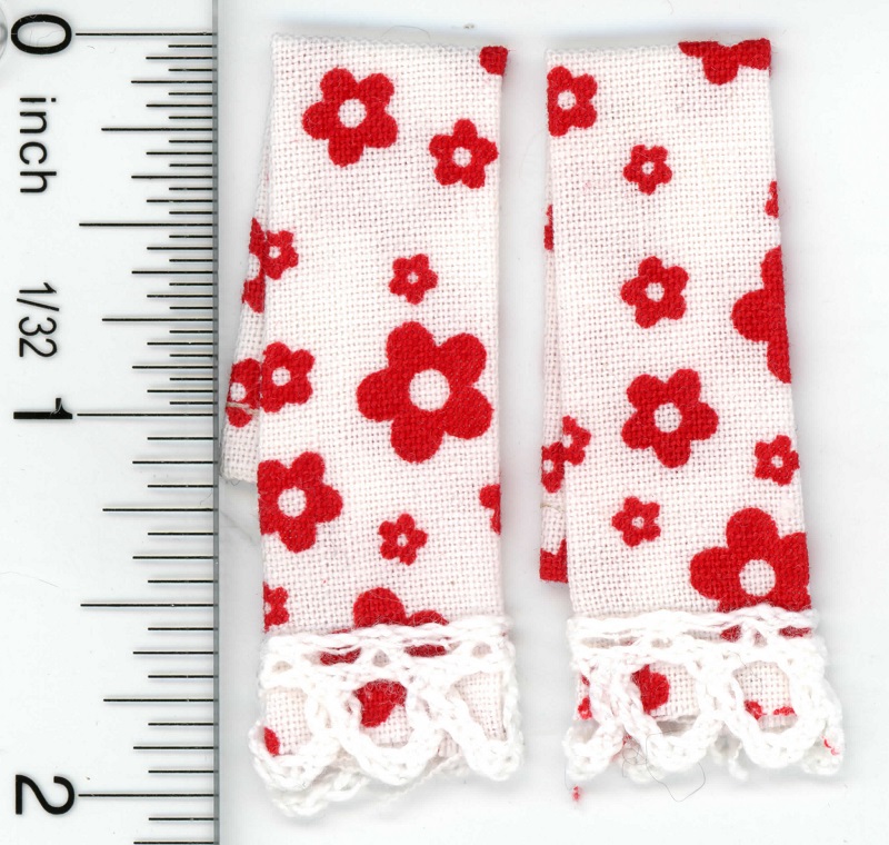 Set of 2 Kitchen Towels in a Red Floral Print
