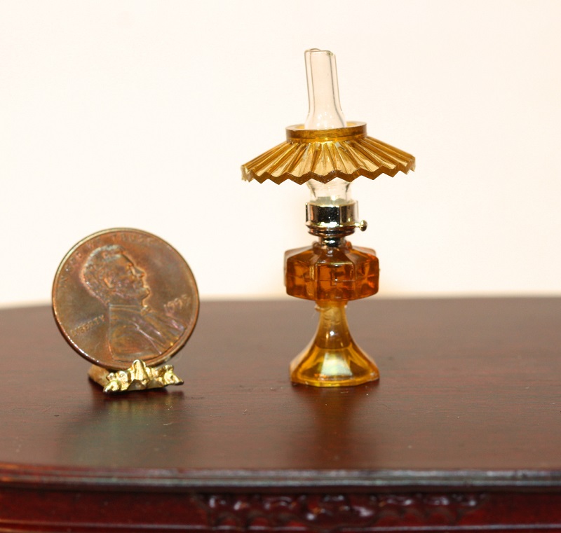 Chrysnbon Small Oil Lamp with Shade in Amber