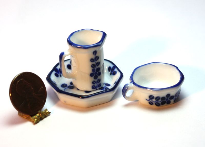 Chamber Pot Set in Blue and White