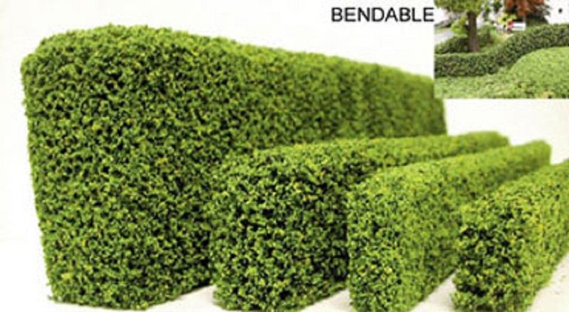 Flexible Green 1 1/2 inch tall Garden Hedge