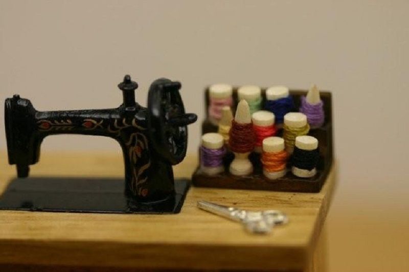 Dollhouse Miniature Sewing Thread Spools Set