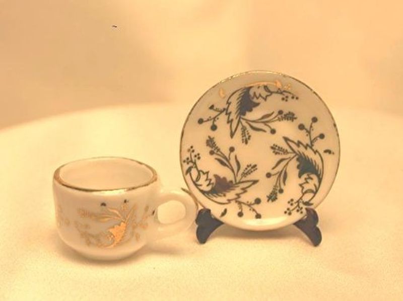 Set of 4 Porcelain Gold & White Teacups