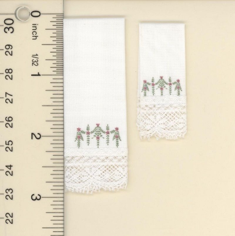 Set of 2 Hand Towels w/ Green & Red Festive Holiday Design