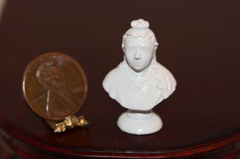 Bust of Queen Victoria by Multi Minis
