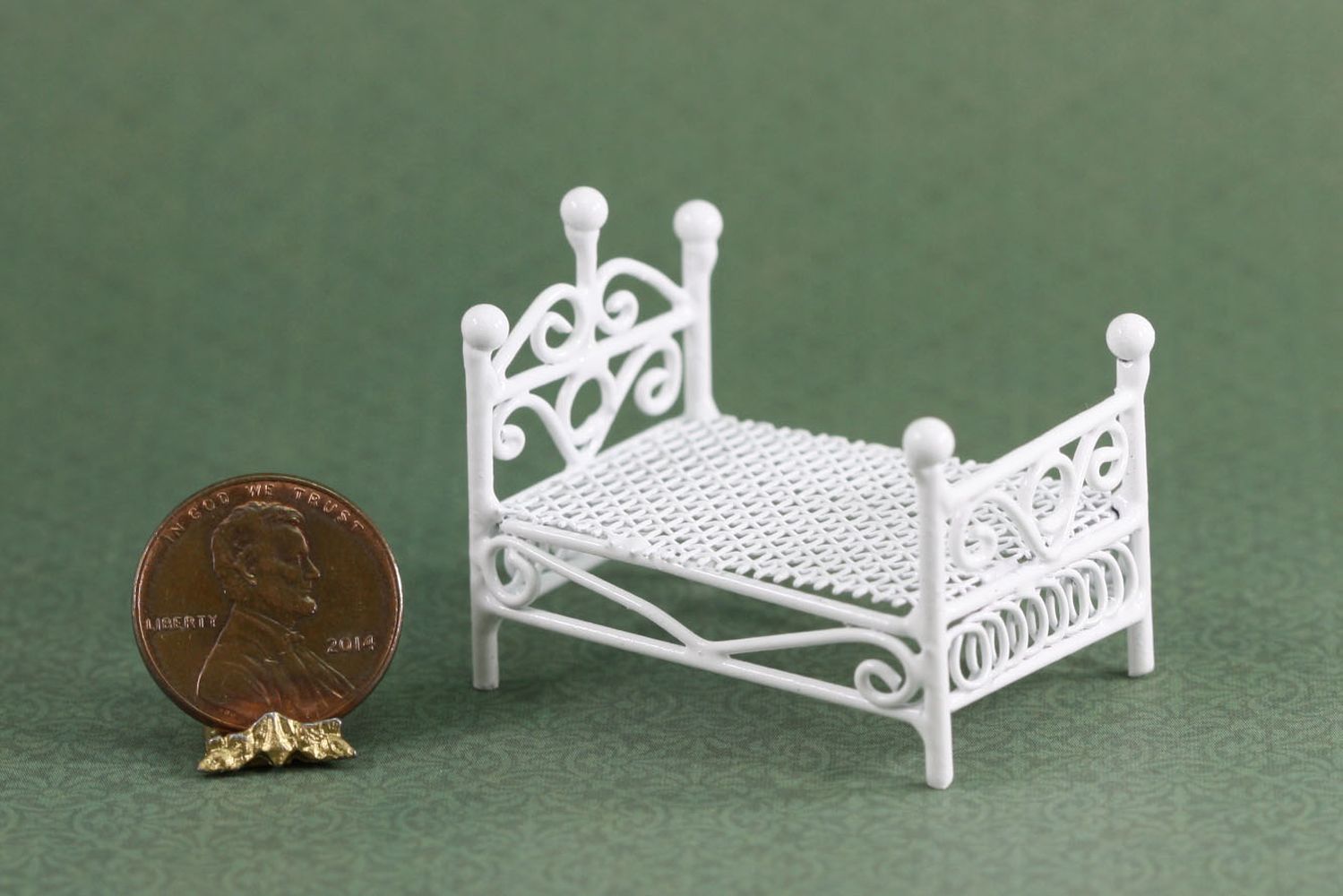 White Wire Bed 1:24 Scale