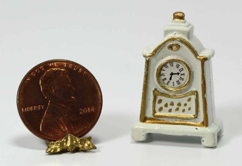 Dollhouse Miniature Solider Mantle Clock Gold 1:12 Scale 