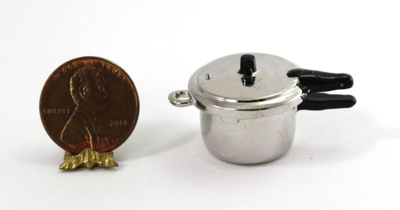 Silver Metal Pressure Cooker Pot w/Locking Lid
