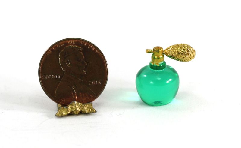 Vintage Look Spray Atomizer Bottle of Perfume